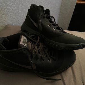 Nike men’s air versatile shoes